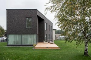 Prabangiuose jaunos šeimos namuose labiausiai išsiskiria miegamasis