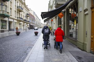 „Sodra“ skelbia, kad ši pandemija – išbandymas moterims: mato daugiau pavojaus ženklų