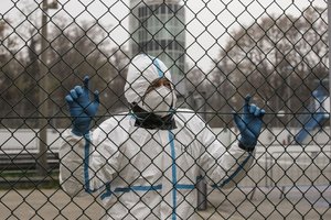 Koronavirusas pasaulyje: atvejų skaičius perkopė 60 milijonų, Jungtinė Karalystė įveda „Kalėdų burbulus“