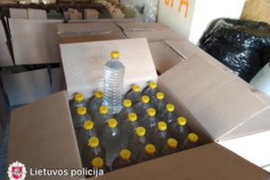 Utenos pareigūnai atvažiavo į Vilnių ir čia likvidavo pogrindinį degtinės fabrikėlį