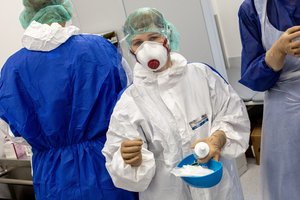 Naujų COVID-19 atvejų skaičius Lietuvoje vėl perkopė 2 tūkstančius, mirė dar 17 žmonių