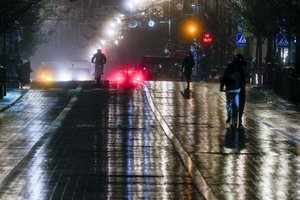 Kelininkai perspėja: keliuose yra slidžių ruožų, susidaręs plikledis 