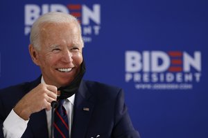 J. Bideno pasirinkimai skaldo partiją: vieni džiaugiasi, kiti – baiminasi pasenusio požiūrio