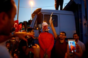 Turkijoje 337 asmenys nuteisti kalėti iki gyvos galvos dėl nesėkmingo 2016-ųjų perversmo