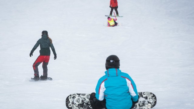Prancūzijoje sušvelnintas karantinas pradžiugino ne visus: pyktį lieja slidinėjimo kurortai