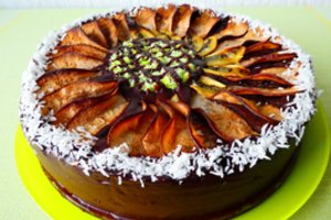 Kakavinis varškės tortas su karamelizuotomis kriaušėmis vertas vietos ant švenčių stalo