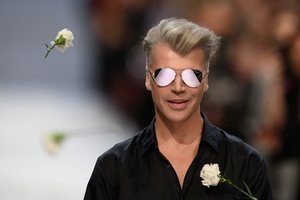 Iš J. Statkevičiaus – kritikos strėlės televizijos diktorių aprangai: „Man tai yra skurdas“