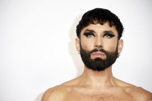 ŽIV serganti Conchita Wurst pasidalijo pikantiškais kadrais su ispanų atlikėju