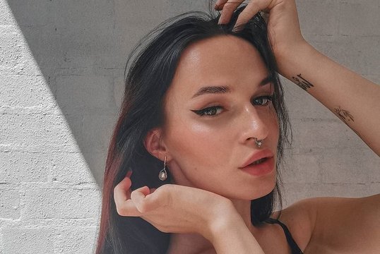 Lietuvė transeksualė Zofija Palenta atvirai parodė sumoteriškėjusias kūno linijas