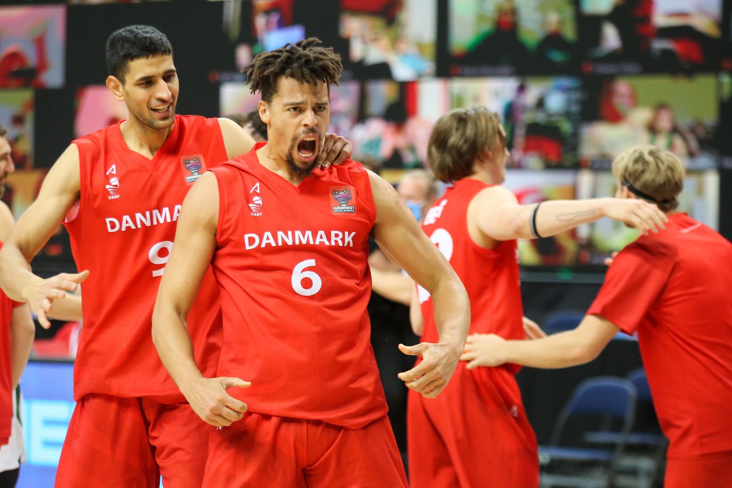 Penktadienį Didžiausios Danijos naujienų svetainės žinią apie krepšininkų pateiktą sensaciją.<br>T.Bauro nuotr.