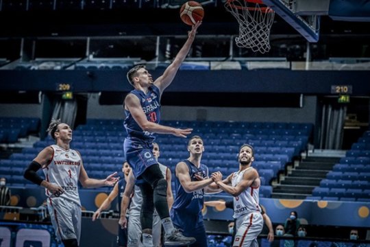 EČ atranka: keisti koronaviruso testai, šveicarų sensacija ir smūgis pasaulio čempionams