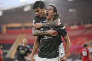 Dviejų įvarčių deficitą panaikinusi „Manchester United“ išplėšė pergalę dvikovos pabaigoje