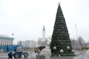 Po Kalėdų eglių įžiebimų kituose miestuose, Šiauliai priėmė griežtą sprendimą – įžiebs paslapčiomis