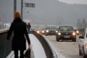 Kelios klaidos pėstiesiems gali kainuoti labai brangiai: ligoninėje tenka praleisti ir ilgiau nei mėnesį