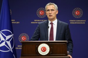 NATO nepaisydama ginčų sieks svarbesnio politinio vaidmens