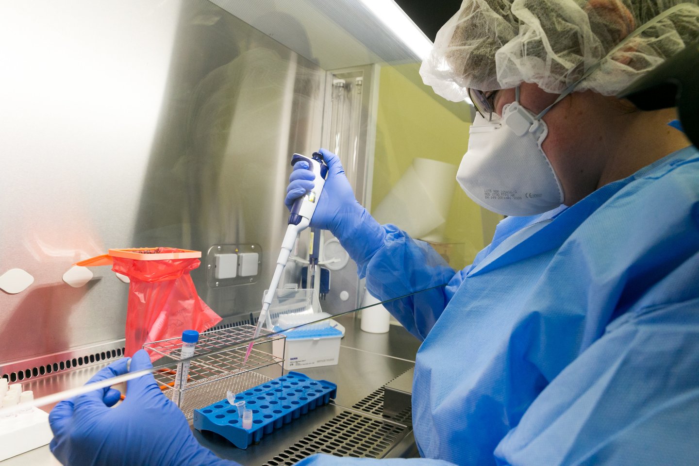 Lietuvos prekybos, pramonės ir amatų rūmų prezidentas ragina valstybę skirti kompensacijas įmonėms, kurios apmoka darbuotojų koronaviruso testus.<br>T.Bauro nuotr.