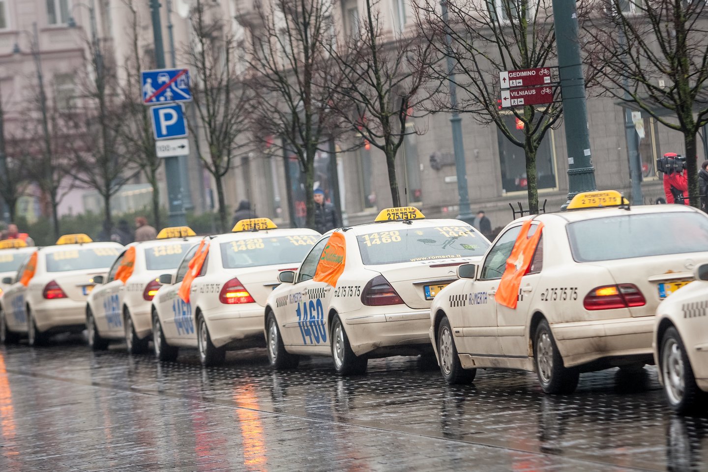 Kaltinimai pateikti keturioms taksi ir pavėžėjimo paslaugas Panevėžyje teikiančioms bendrovėms, jų vadovui bei dviem buhalterėms.<br>D.Umbraso asociatyvi nuotr.