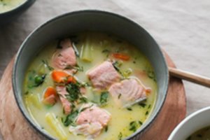 Suomiška lašišos sriuba – patiekalas, populiarus visais metų laikais