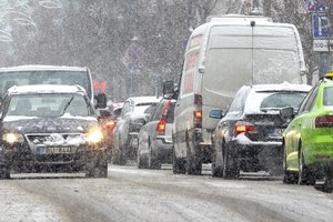 Pandemija koreguoja ir automobilių rinką: toliau krinta naujų automobilių registravimas