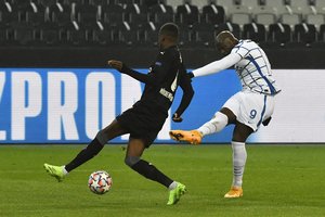 Čempionų lygoje į aštuntfinalį žengė „Liverpool“ ir „Porto“, o Madrido „Atletico“ ekipai pergalė išsprūdo