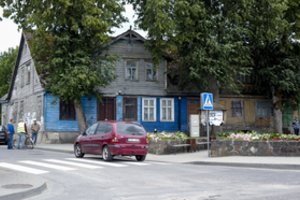 Šaligatvį tiesia, bet saugios pėsčiųjų perėjos nebus