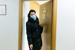 Prieš pirmąjį Seimo posėdį po pertraukos parlamentarai rinkosi COVID-19 tyrimui