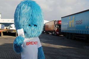 Oro uoste – „Brexit Monstras“. Jis įspėja apie sugrąžinamus muitinės apribojimus