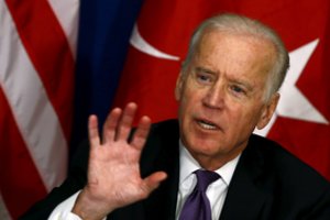 J. Bidenas suformulavo naujus reikalavimus dėl sugrįžimo į sutartį su Iranu