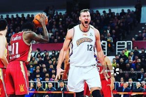 Donatas Motiejūnas pagaliau sužaidė Kinijoje – sutapo pelnyti taškai ir atkovoti kamuoliai