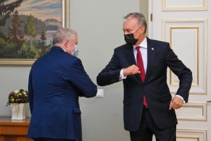 Iš G. Nausėdos klausimų apie anglų kalbos žinias sulaukęs A. Anušauskas: tikiuosi, kad to klausė ir kitų kandidatų