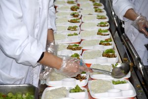 Kinų maistą siūlančioje kavinėje rado galybę netinkamo maisto – vien pasenusio padažo buvo 20 kg