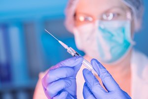 „Moderna“ per pirmąjį 2021 m. ketvirtį ketina pagaminti daugiau nei 100 mln. vakcinos nuo COVID-19 dozių