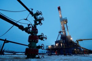 OPEC ir jos partnerės susitarė nuo sausio padidinti naftos gavybos apimtis