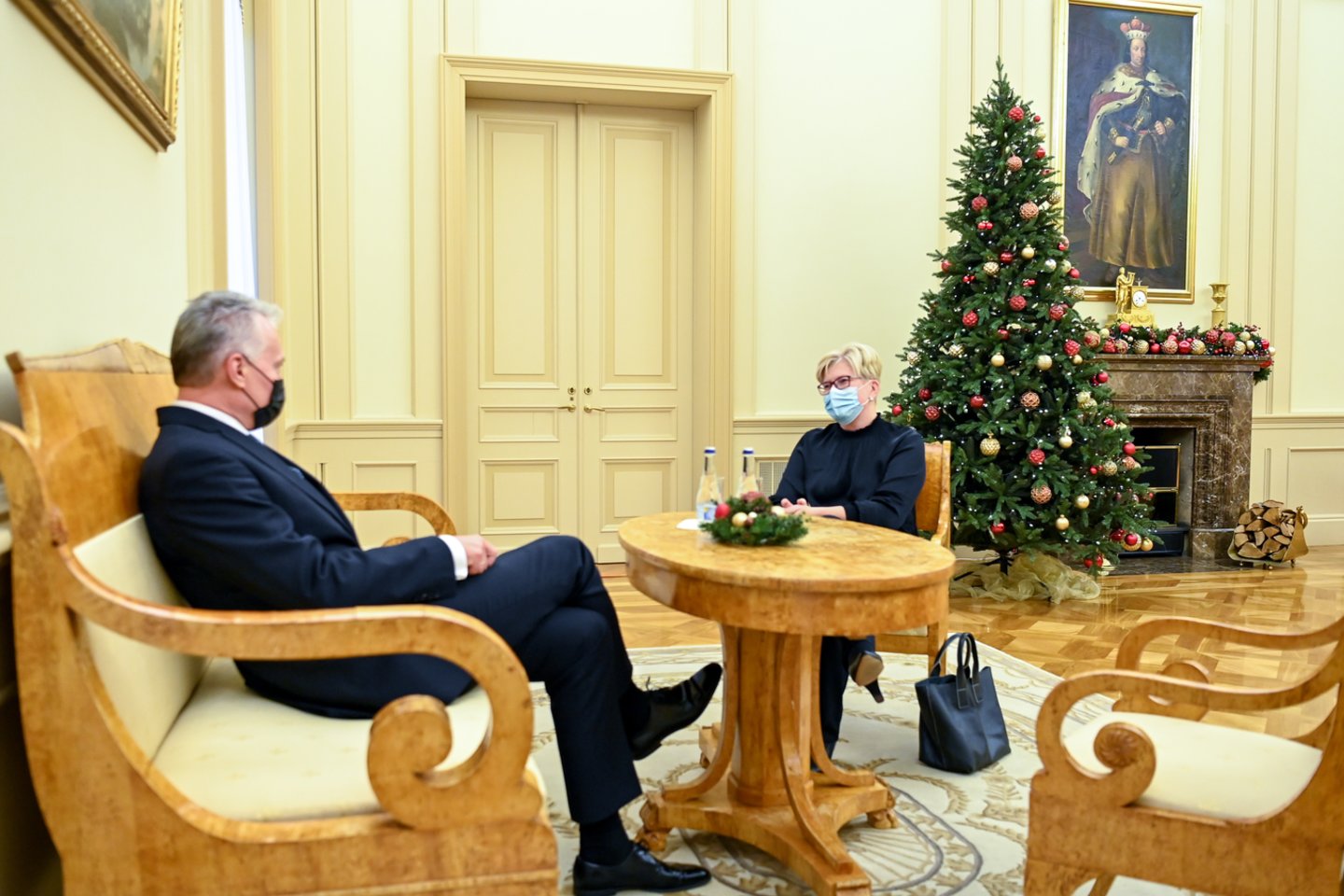 Aptarti visus kandidatus į ministrus G.Nausėda penktadienį susitiko su I.Šimonyte.<br>Prezidentūros nuotr.