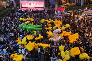 Tailande kyla „guminių ančiukų revoliucija“ 