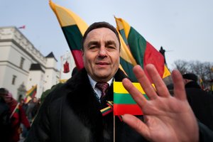 Su pusnuogiu vyru pasirodęs Petras Gražulis atsidūrė užsienio žiniasklaidos dėmesio centre