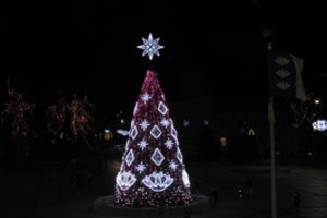Ignalina pristatė savo švenčių gražuolę – įžiebė Kalėdų eglę