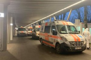 Medikė parodė bauginantį vaizdą prie Vilniaus ligoninės: ar norėtumėte palaukti šioje eilėje?