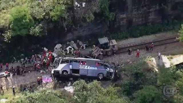 Kraupi avarija Brazilijoje: autobusui nulėkus nuo viaduko žuvo mažiausiai 16 keleivių