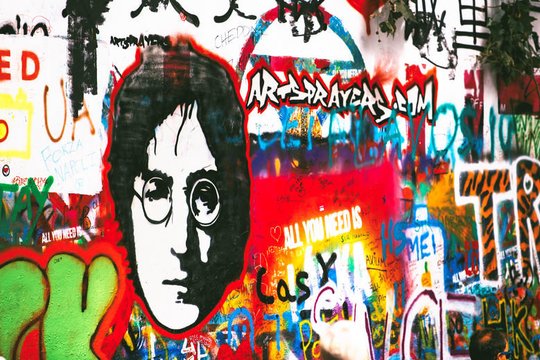 1980 m. Londone nušautas vienas iš keturių grupės „The Beatles“ narių, gitaristas, dainų kūrėjas ir vokalistas Johnas Lennonas (40 m.).<br>123rf