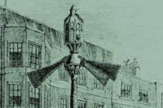 1868 m. Londone, netoli Vestminsterio tilto, pradėjo veikti pirmasis pasaulyje eismą reguliuojantis gatvės šviesoforas. Šį įrenginį sukūrė žinomas Didžiosios Britanijos geležinkelio semaforų specialistas Johnas Peake’as Knightas. Šviesoforas buvo junginėjamas rankomis. Naktį būdavo įjungiamas dujinis prožektorius, kuriame eismą reguliavo įprastos žalia ir raudona šviesos.