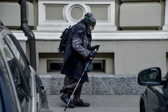 Naujoji Vyriausybė žada našlių pensijas keisti vienišų žmonių pensijomis