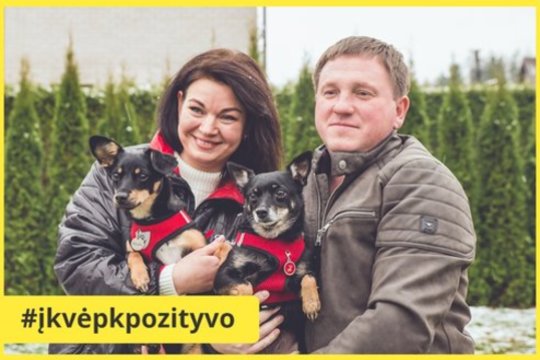  „Jeigu ir gimei kažkur patvory, dar nereiškia, kad vėliau tavo gyvenimas nepavirs tikra pasaka“, – apie dvi savo augintines sako Olga ir Aleksandras.