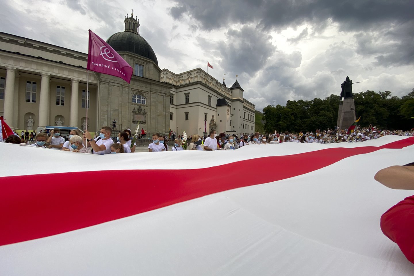 Baltarusijos piliečių palaikymo akcija Katedros aikštėje.<br>V.Ščiavinsko nuotr.