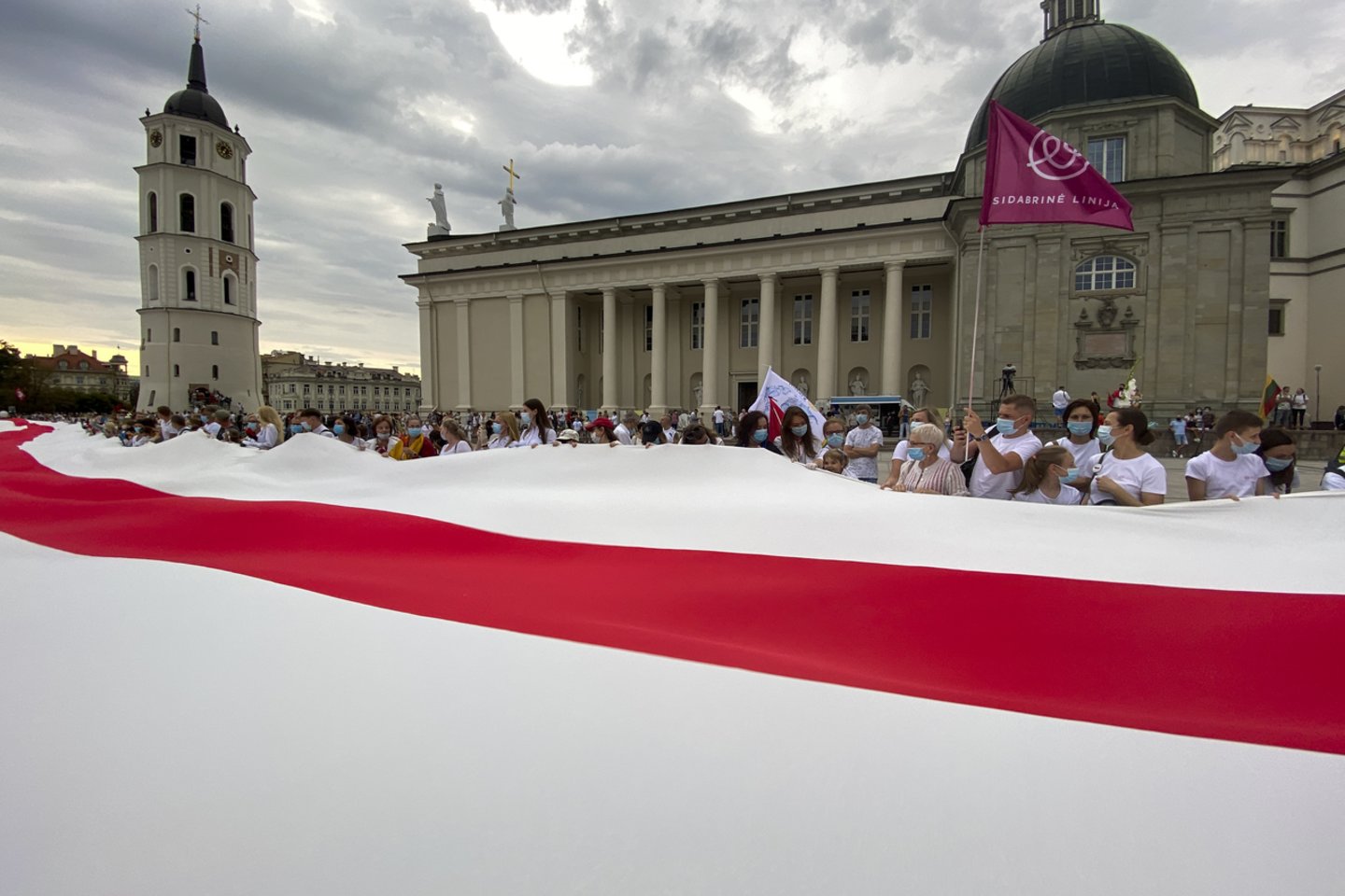 Baltarusijos piliečių palaikymo akcija Katedros aikštėje.<br>V.Ščiavinsko nuotr.