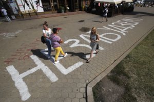 Minsko teismas už užrašą protestuotojo žūties vietoje skyrė dvejus metus laisvės atėmimo