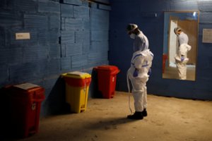 Nuo traukulių iki sąmonės netekimo: išplitęs mįslingas susirgimas glumina medikus, o jo kilmė neaiški