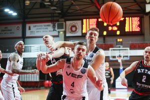 Nukraujavę, bet M. Ndouro iš lėktuvo sulaukę vilniečiai neatsilaikė prieš Latvijos čempionus