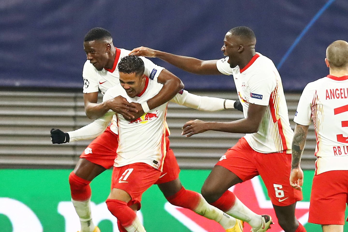 Tris įvarčius įmušęs, bet atsipalaidavęs „Leipzig“ pateko į aštuntfinalį.<br> Imago/Scanpix nuotr.