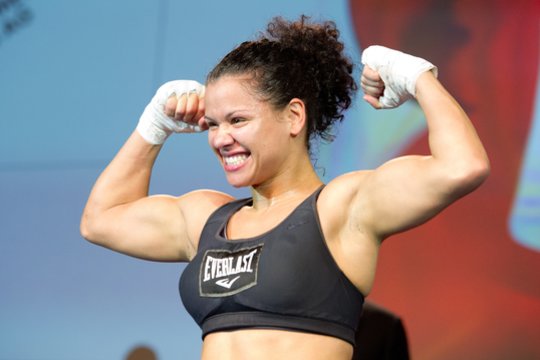 Pasaulio bokso čempionei mesti rimti kaltinimai: įtariama savo vyro nužudymu